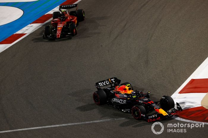 Sergio Pérez, Red Bull Racing RB19, Carlos Sainz, Ferrari SF-23