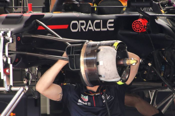 Detalle del freno delantero del Red Bull Racing RB16B 