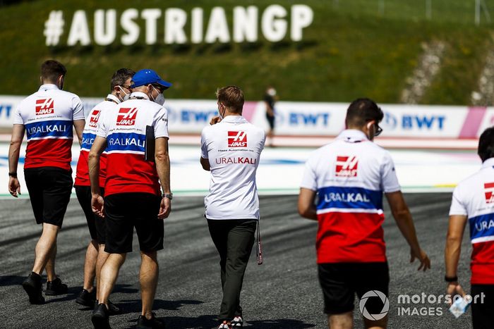 Mick Schumacher, Haas F1, recorre el circuito de Austria