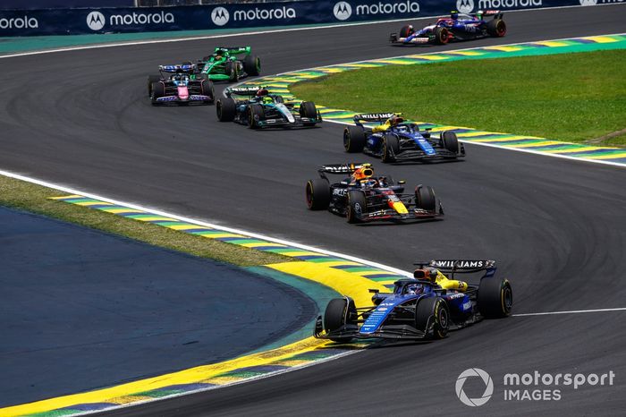 Alex Albon, Williams FW46 Sergio Pérez, Red Bull Racing RB20, Franco Colapinto, Williams FW46, Lewis Hamilton, Mercedes F1 W15