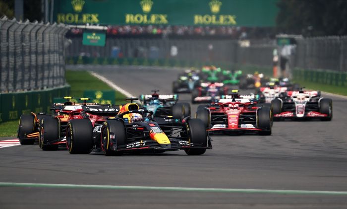 Max Verstappen, Red Bull Racing RB20 lidera