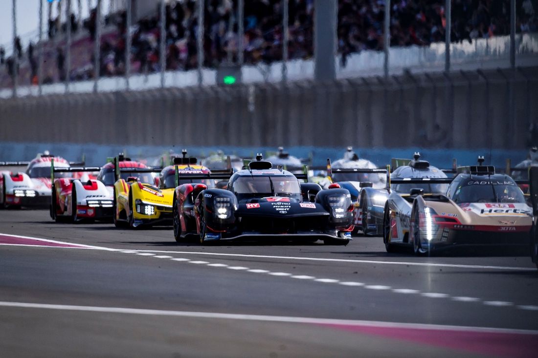 #7 Toyota Gazoo Racing Toyota GR010 - Hybryda: Mike Conway, Kamui Kobayashi, Nyck De Vries