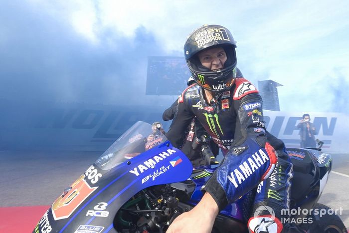 El Campeón del Mundo Fabio Quartararo, Yamaha Factory Racing celebra