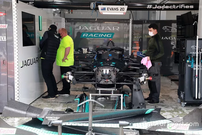 Jaguar Racing garaje