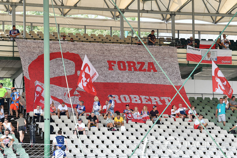 Fans dan spanduk Robert Kubica, Williams