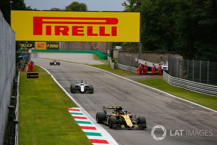 Carlos Sainz Jr., Renault Sport F1 Team RS 18, Lance Stroll, Williams FW41 