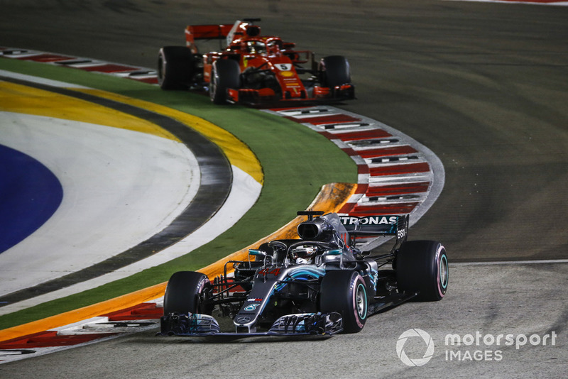 Lewis Hamilton, Mercedes AMG F1 W09 EQ Power+, Sebastian Vettel, Ferrari SF71H