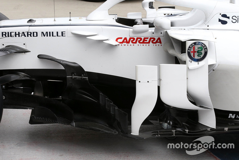 Vue latérale de la Sauber C37