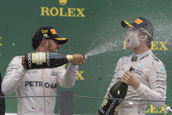 Льюис Хэмилтон, Mercedes AMG F1, и Нико Росберг, Mercedes AMG F1