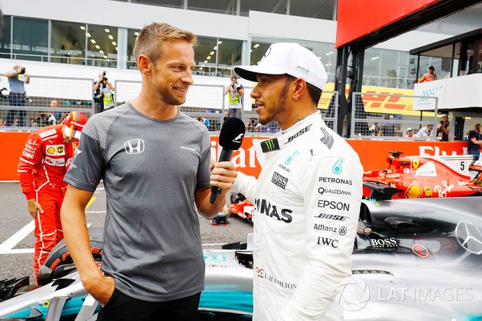 Lewis Hamilton, Mercedes AMG F1 W08, con Jenson Button