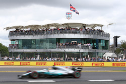 Lewi Hamilton passes the BRDC Clubhouse