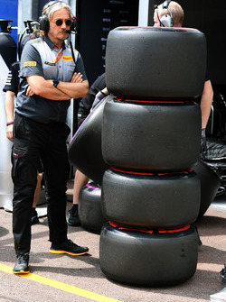 Инженер Pirelli и шины