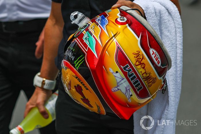 Lewis Hamilton, Mercedes AMG F1 kask