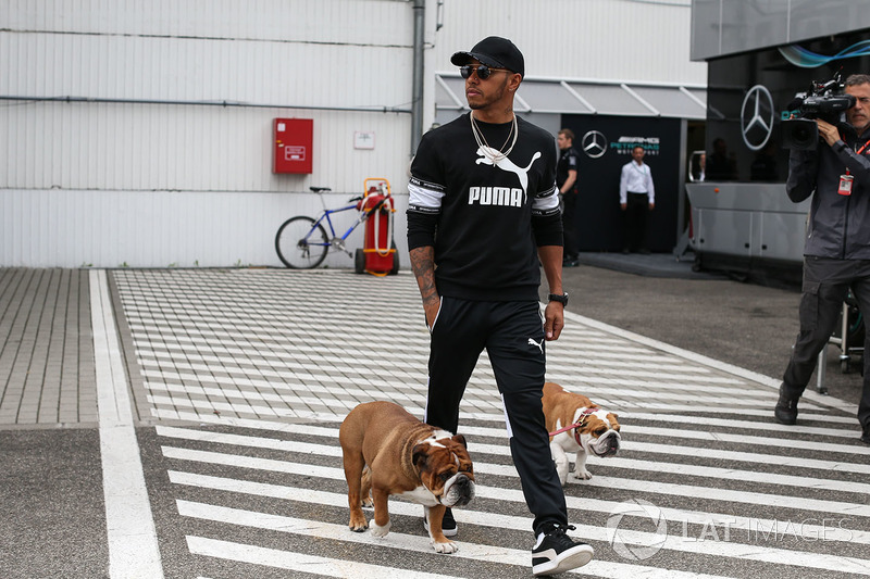 Lewis Hamilton, Mercedes AMG F1 W08 with his dogs Coco and Roscoe