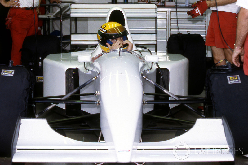 Ayrton Senna, McLaren MP4/8 Chrysler/Lamborghini V12-es motorral