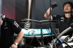 Т-образное крыло Mercedes AMG F1 W08