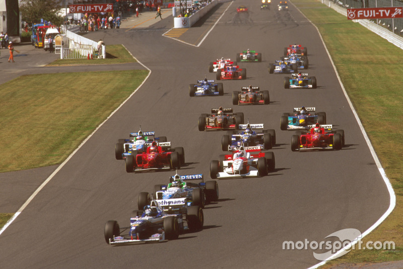 Start action, Damon Hill, Williams FW18 Renault leads Gerhard Berger, Benetton B196 Renault