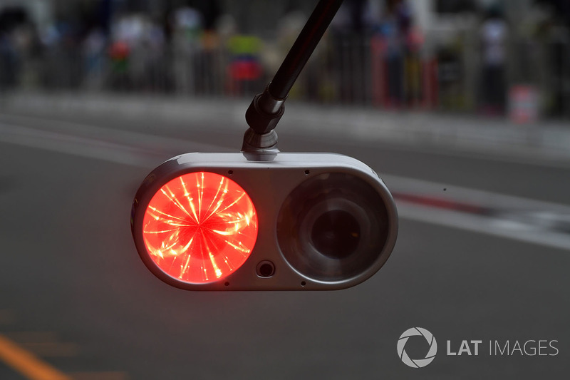 Mercedes AMG F1 pit stop lights