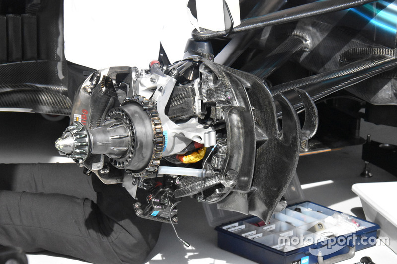 Передние тормоза Mercedes F1 W09