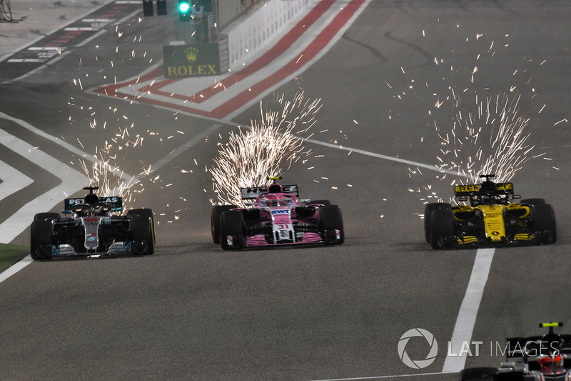 Apesar disso, Hamilton fez corrida de recuperação para terminar a prova em terceiro, especialmente ao herdar a posição de Raikkonen, que abandonou após um erro de pitstop da Ferrari.