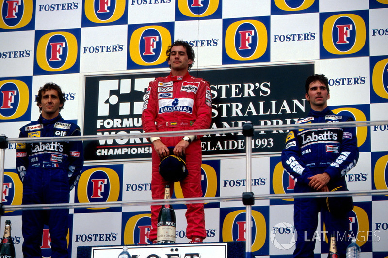 Podium : le second Alain Prost, Williams, le vainqueur Ayrton Senna, McLaren, le troisième Damon Hill, Williams