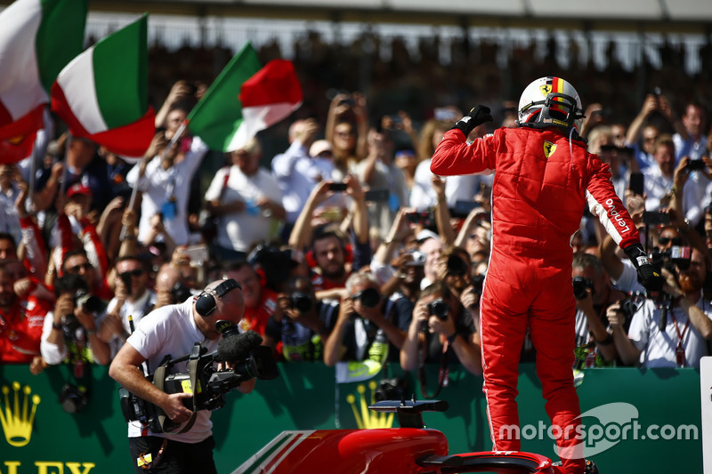 Sebastian Vettel, Ferrari, festeggia nel parco chiuso