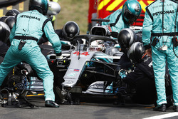 Lewis Hamilton, Mercedes AMG F1 W09, au stand