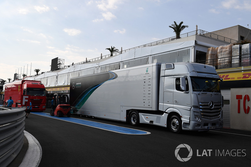 Camion Mercedes AMG F1