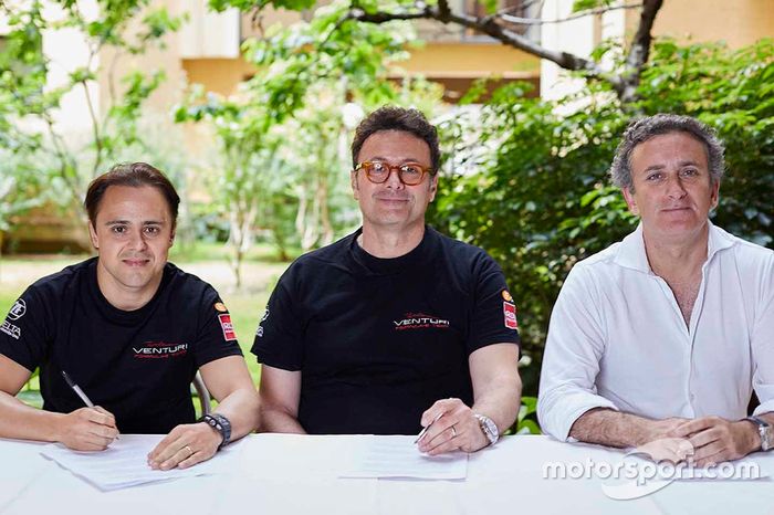 Felipe Massa firma con Venturi ante la presencia de Alejandro Agag
