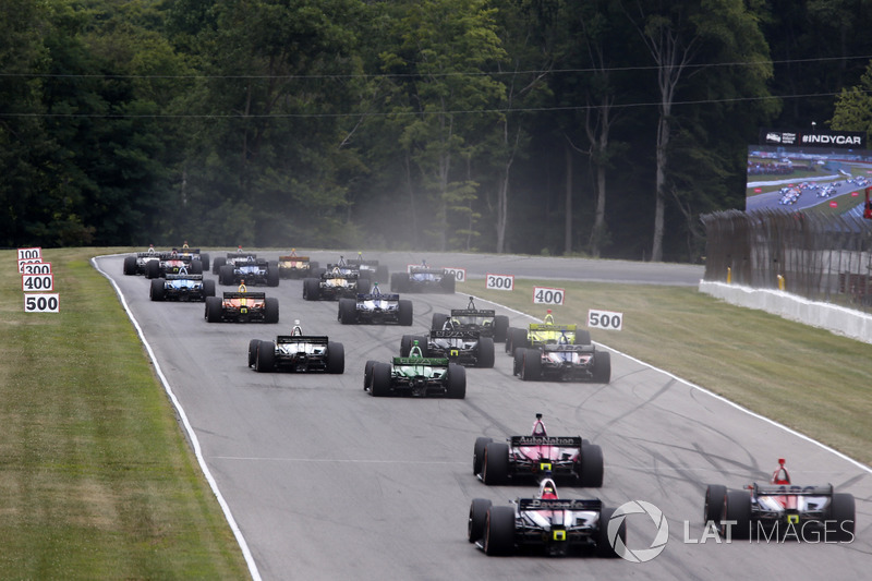 Alexander Rossi, Andretti Autosport Honda leads at the start
