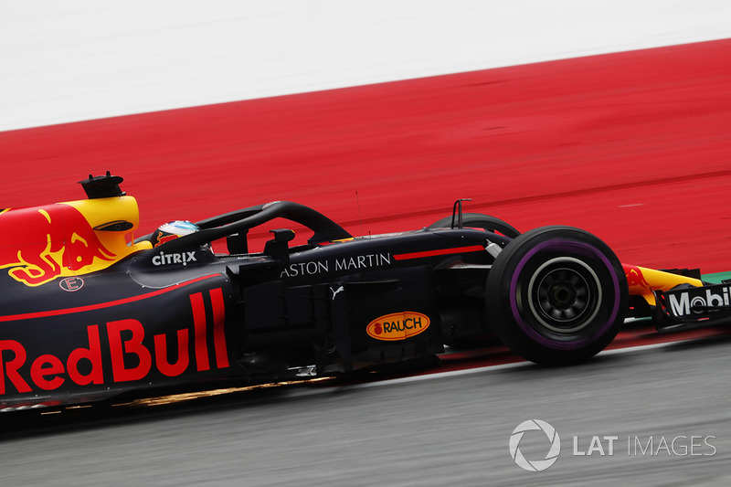 4. Daniel Ricciardo, Red Bull Racing RB14, strikes up sparks