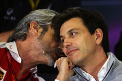 Maurizio Arrivabene, Ferrari-Teamchef, und Toto Wolff, Mercedes-Motorsportchef