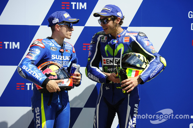 Polesitter Valentino Rossi, Yamaha Factory Racing, peringkat kedua qualifying for Maverick Viﾃｱales, Team Suzuki MotoGP