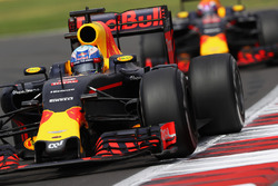 Даниэль Риккардо, Red Bull Racing RB12, и Макс Ферстаппен, Red Bull Racing RB12