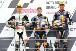 Podium: racewinnaar Brad Binder, Red Bull KTM Ajo, tweede plaats Francesco Bagnaia, Aspar Team Mahin