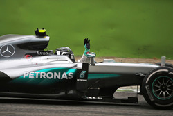 Sieger Nico Rosberg, Mercedes AMG F1 W07 Hybrid feiert seinen Sieg nach dem Rennen