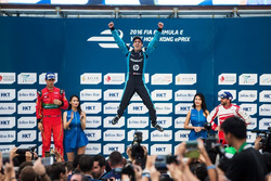 Podium: Race winnaar Sebastien Buemi, Renault e.dams; Lucas di Grassi, ABT Schaeffler Audi Sport en