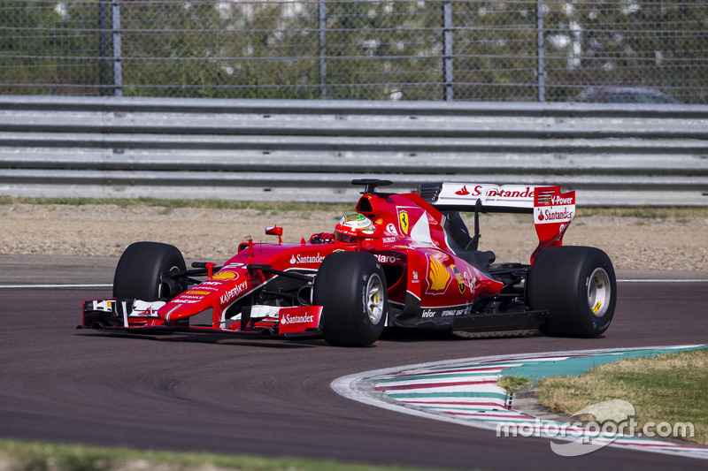 2016 Esteban Gutiérrez, Ferrari pruebas de la especificación de Pirelli 2017