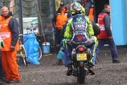 Валентино Росси, Yamaha Factory Racing на скутере после аварии