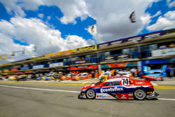 Carro de Popó Bueno e Betinho Gresse