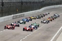 Старт: Карлос Муньос, Andretti Autosport Honda очолює пелотон