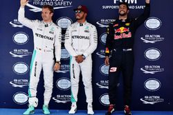 Pole para Lewis Hamilton, Mercedes AMG F1 W07, segundo puesto de Nico Rosberg, Mercedes AMG F1 W07 y