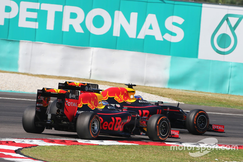 Daniel Ricciardo, Red Bull Racing RB12 and team mate Max Verstappen, Red Bull Racing RB12 battle for position