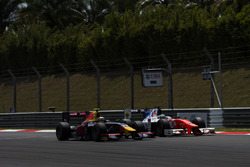 Pierre Gasly, PREMA Racing, und Oliver Rowland, MP Motorsport