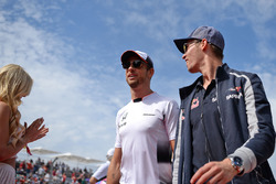 Дженсон Баттон, McLaren, и Даниил Квят, Scuderia Toro Rosso