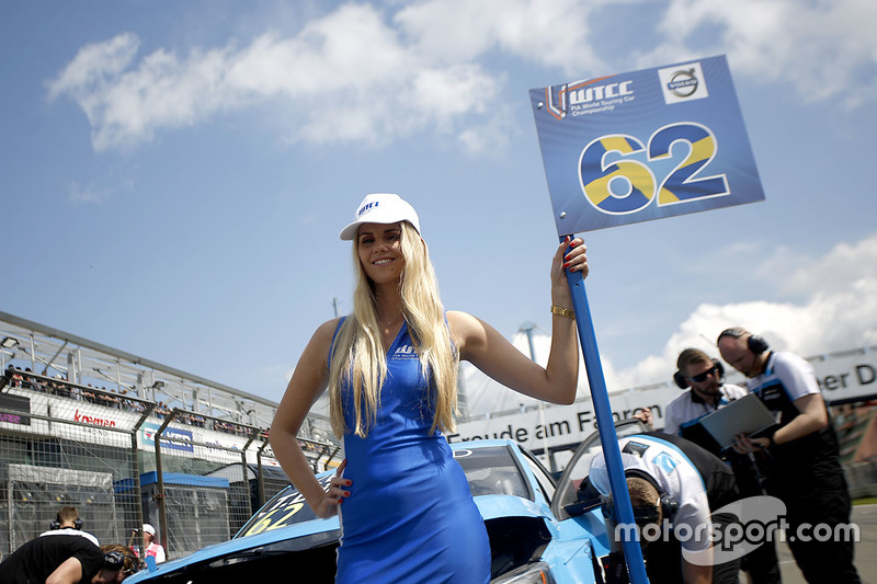 Grid girl of Thed Björk, Polestar Cyan Racing, Volvo S60 Polestar TC1