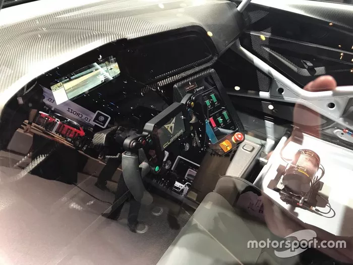 Carro do ETCR apresentado no Salão de Genebra de 2018