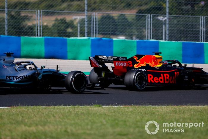 Max Verstappen, Red Bull Racing RB15, lidera a Lewis Hamilton, Mercedes AMG F1 W10