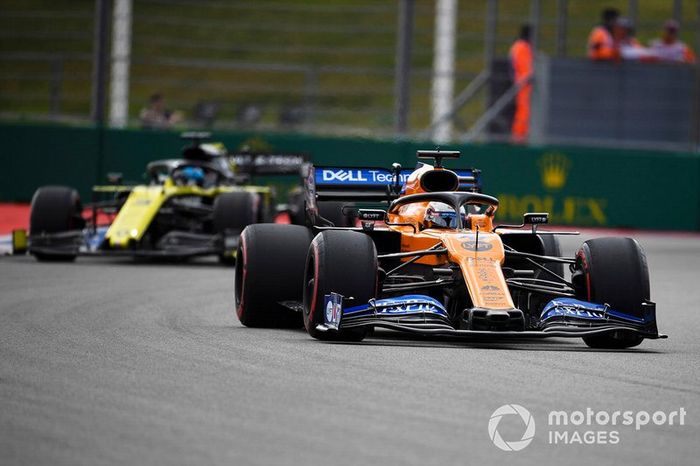 Carlos Sainz Jr., McLaren MCL34, Nico Hulkenberg, Renault F1 Team R.S. 19