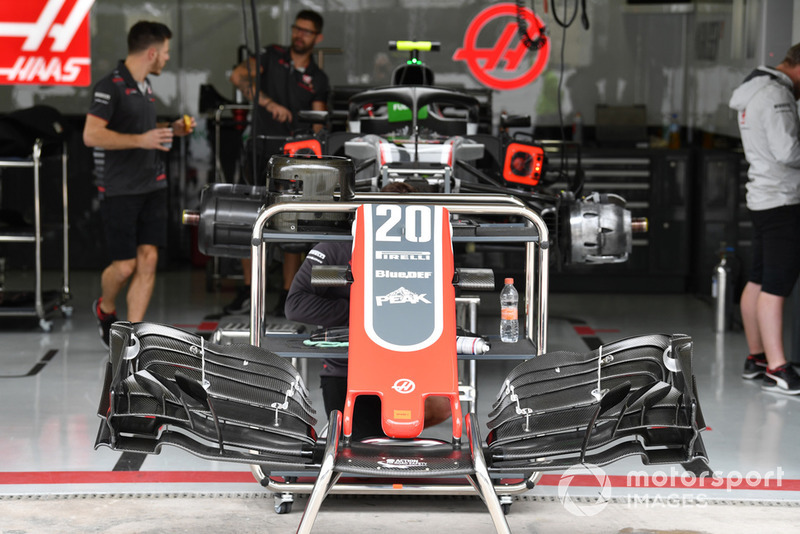 Haas F1 Team VF-18, orr és első szárny